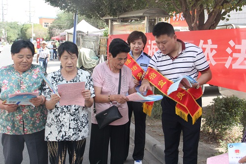 2019年 7月，十一师司法局第二司法所及兵团四建信访办向居民群众发放《信访条例》宣传单及法治宣传礼品