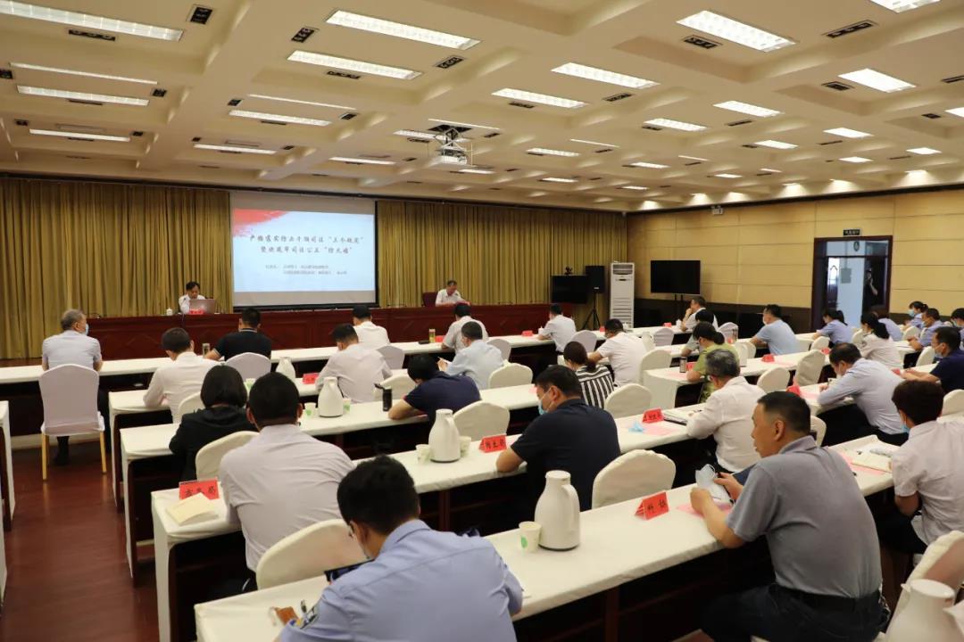 十一师召开党政领导干部防止干预司法“三个规定”宣讲会