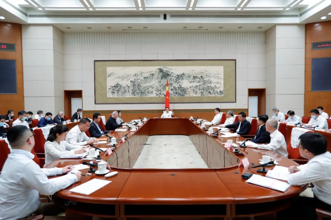 李克强主持召开经济形势专家和企业家座谈会