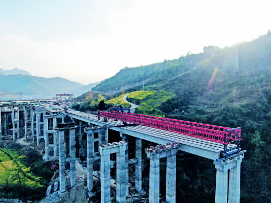 建品质工程护青山绿水