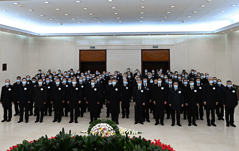 习近平等党和国家领导同志到医院为江泽民同志送别并护送遗体到八宝山火化