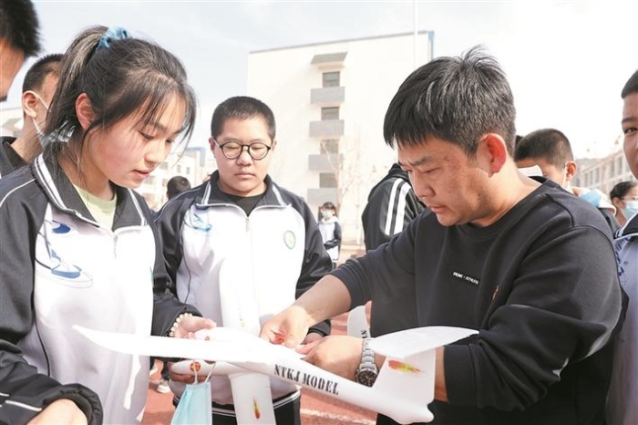 媒体解读丨培养造就科技创新后备人才 ——兵团科学技术协会开展青少年科学素质提升行动纪实