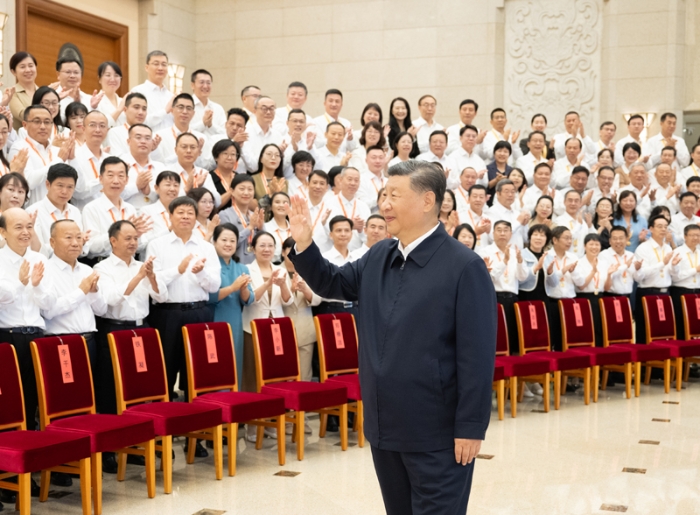 习近平在全国教育大会上强调：紧紧围绕立德树人根本任务 朝着建成教育强国战略目标扎实迈进