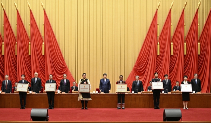 习近平在全国民族团结进步表彰大会上发表重要讲话强调 推进中华民族共同体建设 巩固发展中华民族大团结 李强主持 王沪宁宣读表彰决定 赵乐际蔡奇丁薛祥李希出席