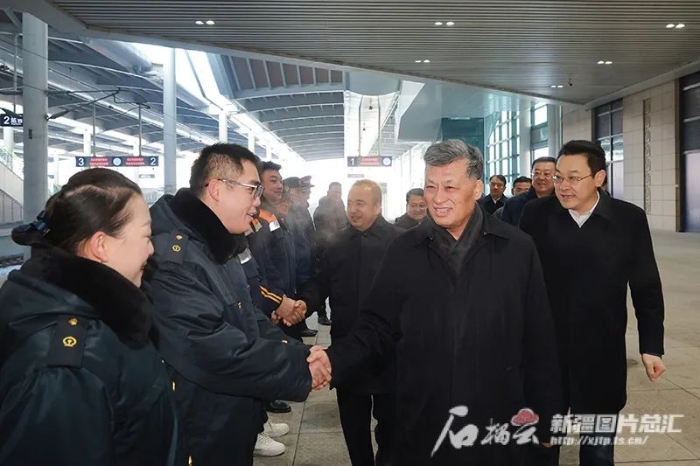 给全疆各族人民拜年