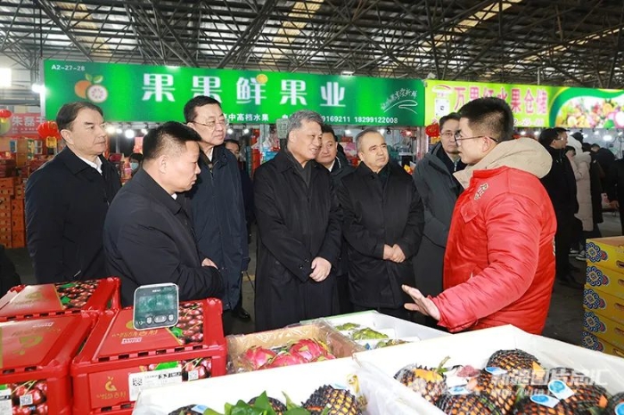 给全疆各族人民拜年