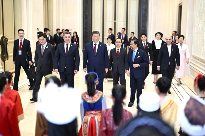 习近平和彭丽媛为出席哈尔滨第九届亚洲冬季运动会开幕式的国际贵宾举行欢迎宴会