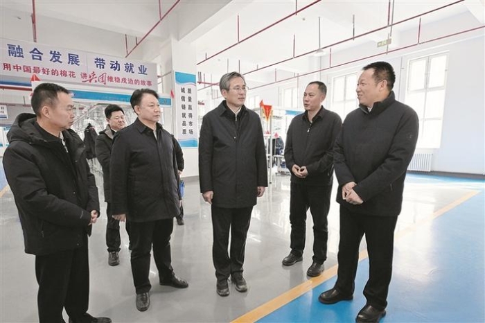 何忠友在十四师昆玉市和三师图木舒克市调研时强调 围绕推进中华民族共同体建设工作主线 锚定重大任务紧抓关键环节奋力实干争先