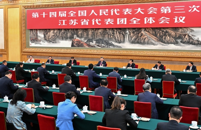 习近平在参加江苏代表团审议时强调：经济大省要挑大梁为全国发展大局作贡献