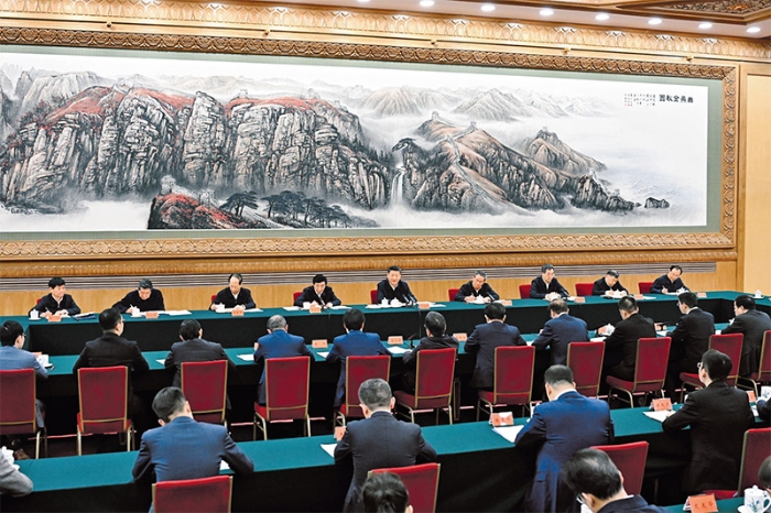 习近平：坚持和落实“两个毫不动摇”