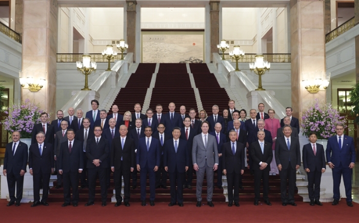 习近平会见国际工商界代表