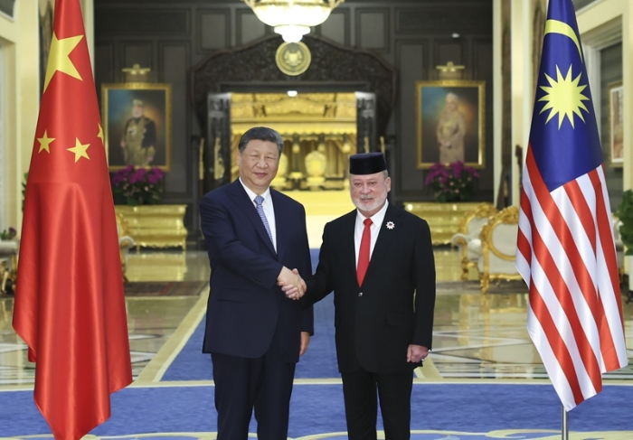习近平会见马来西亚最高元首易卜拉欣
