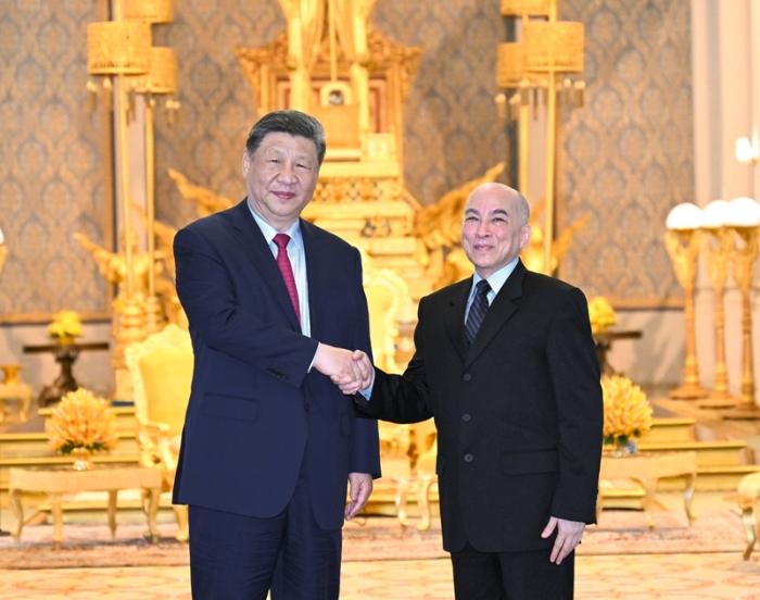 习近平会见柬埔寨国王西哈莫尼
