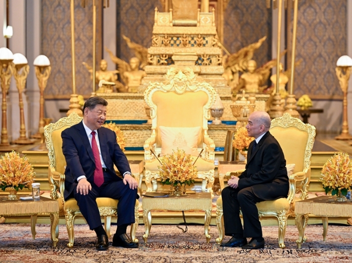 习近平会见柬埔寨国王西哈莫尼