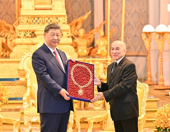 习近平会见柬埔寨国王西哈莫尼