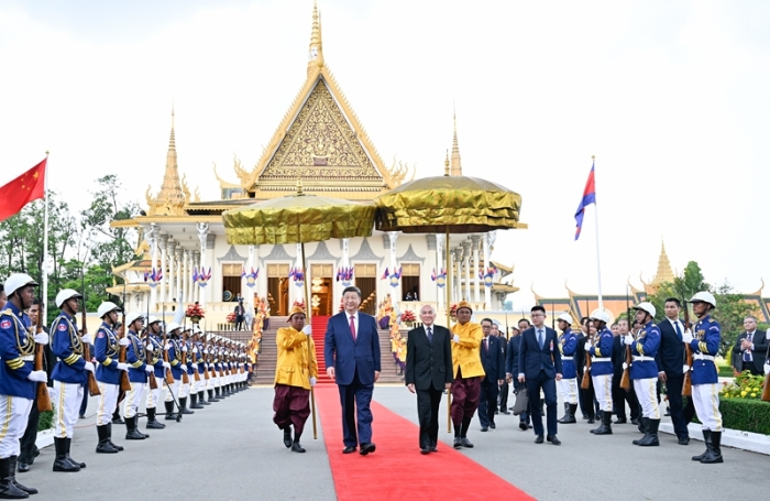 习近平会见柬埔寨国王西哈莫尼