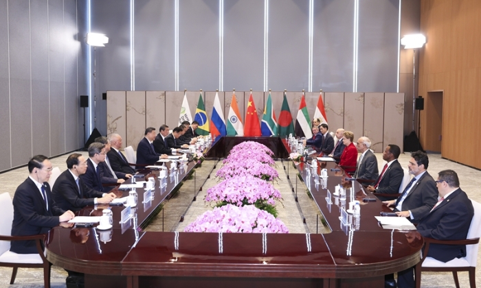 习近平访问金砖国家新开发银行