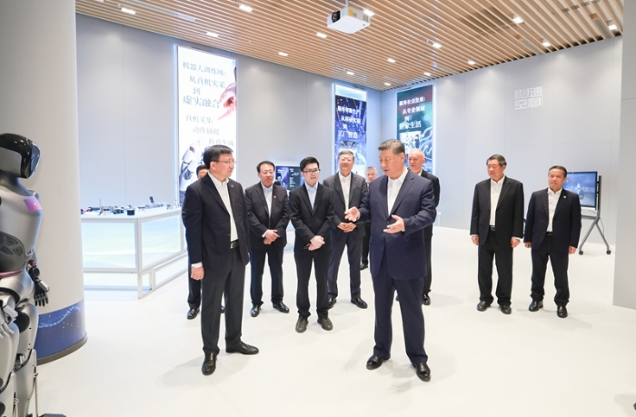 习近平在上海考察时强调 加快建成具有全球影响力的科技创新高地