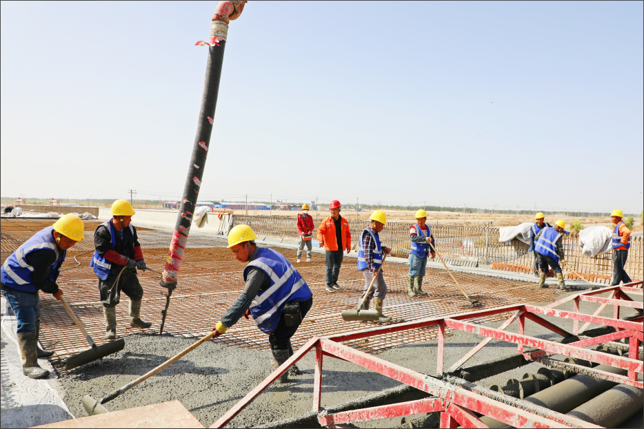 阿阿高速：“五一”鏖战筑通途