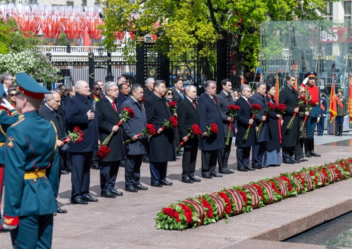 习近平出席俄罗斯纪念苏联伟大卫国战争胜利80周年庆典