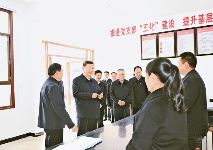 习近平：锲而不舍落实中央八项规定精神，以优良党风引领社风民风