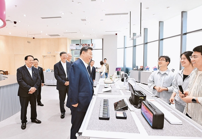 习近平：锲而不舍落实中央八项规定精神，以优良党风引领社风民风