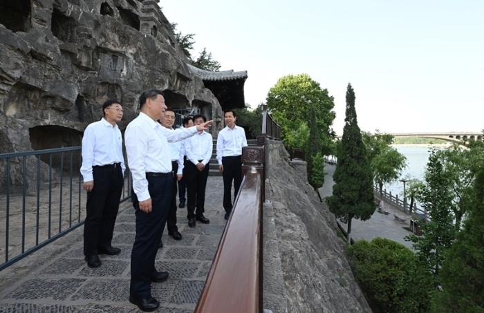 习近平在河南考察时强调：坚定信心推动高质量发展高效能治理 奋力谱写中原大地推进中国式现代化新篇章