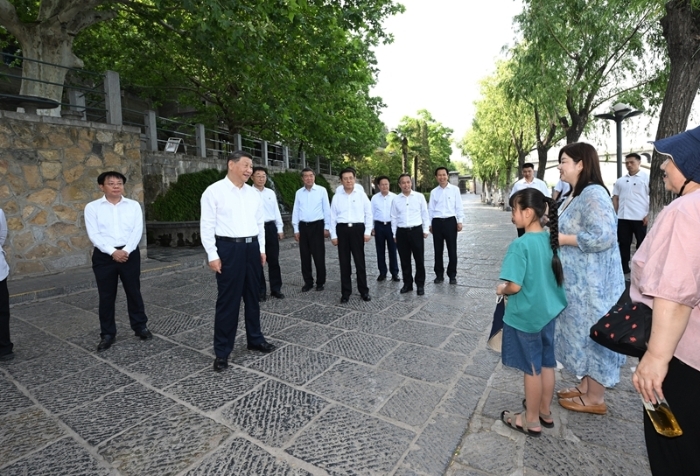 习近平在河南考察时强调：坚定信心推动高质量发展高效能治理 奋力谱写中原大地推进中国式现代化新篇章