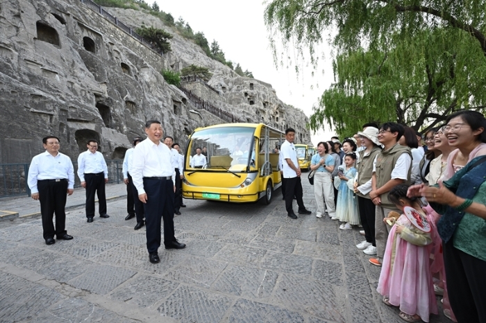 习近平在河南考察时强调：坚定信心推动高质量发展高效能治理 奋力谱写中原大地推进中国式现代化新篇章