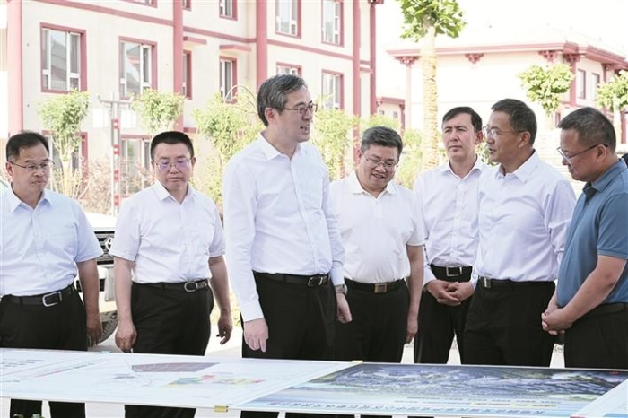 何忠友在二师铁门关市、十四师昆玉市调研时强调 厚植发展优势做强特色产业 不断激发区域发展动力活力